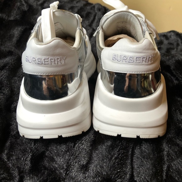 Burberry Regis Metallic Silver - Picture 3 of 8